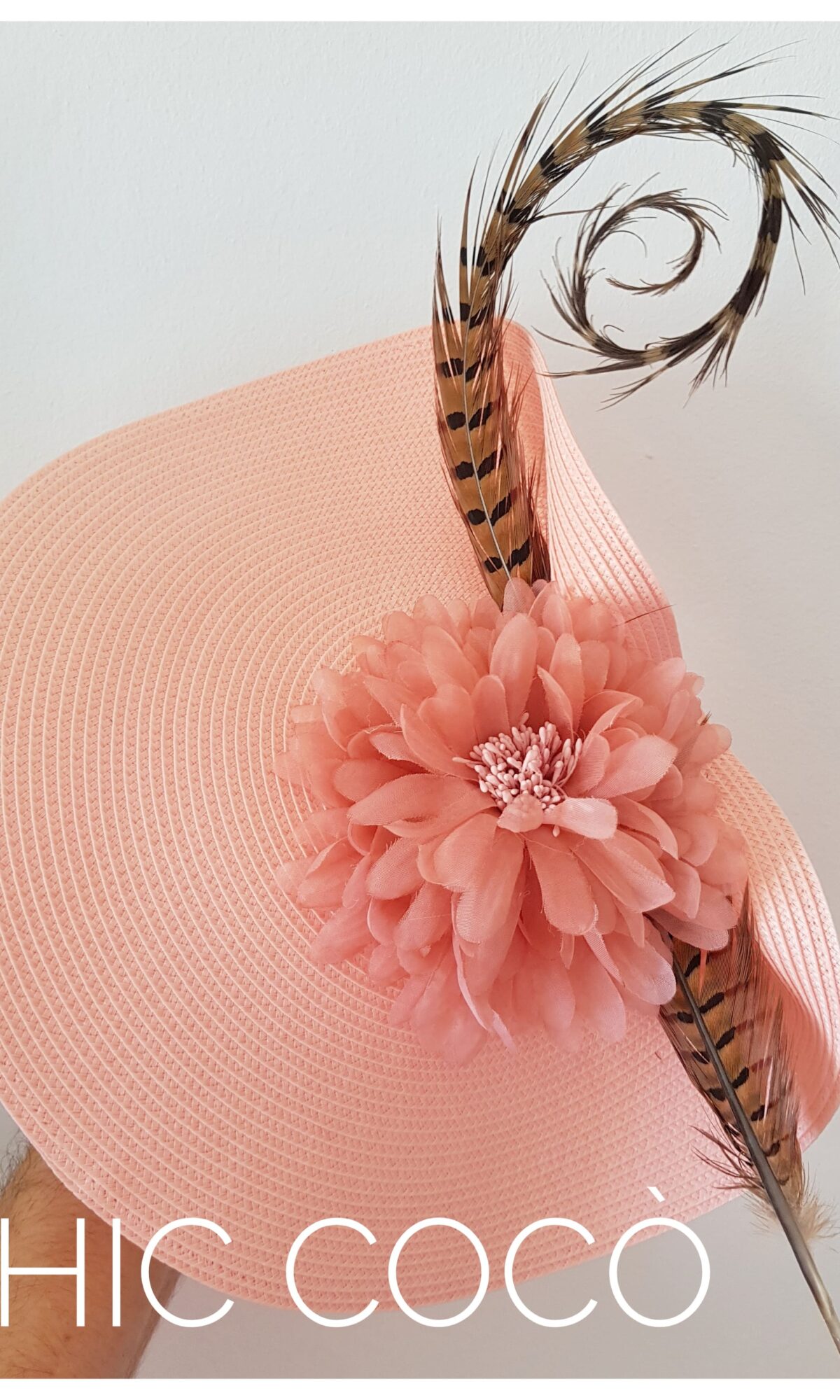 tocado pluma rosa