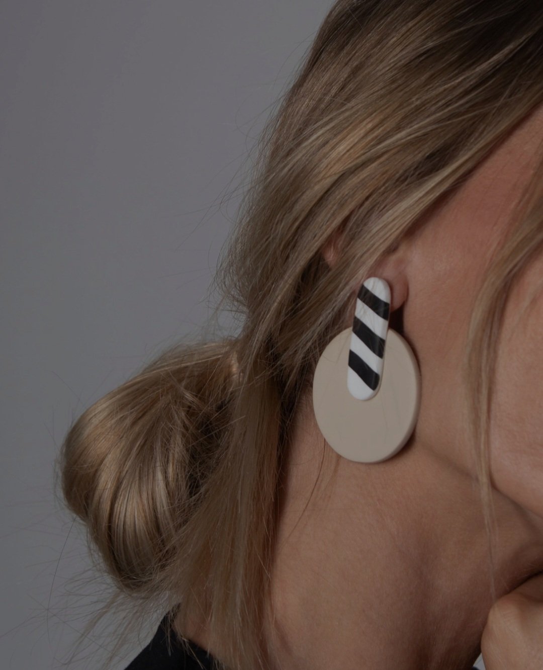 Pendientes Raya b/n